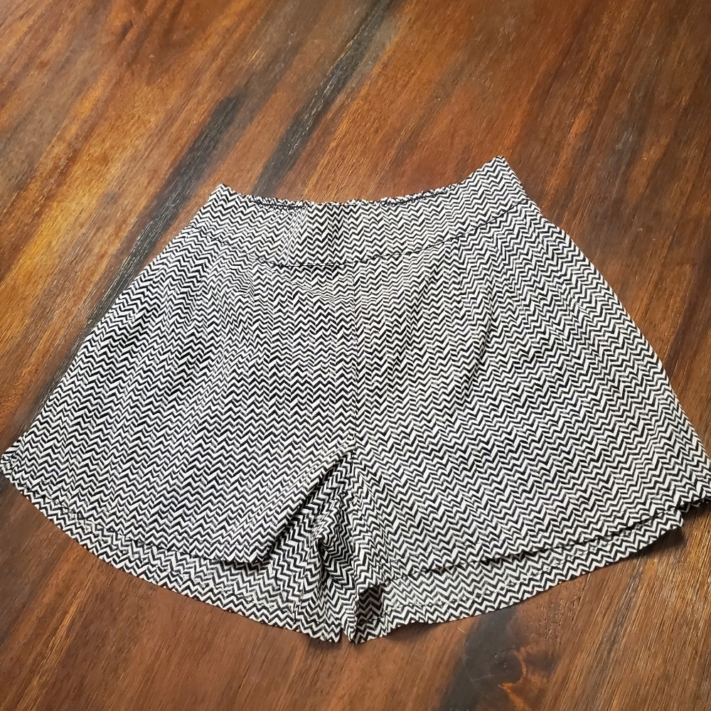American Eagle black & white shorts XS